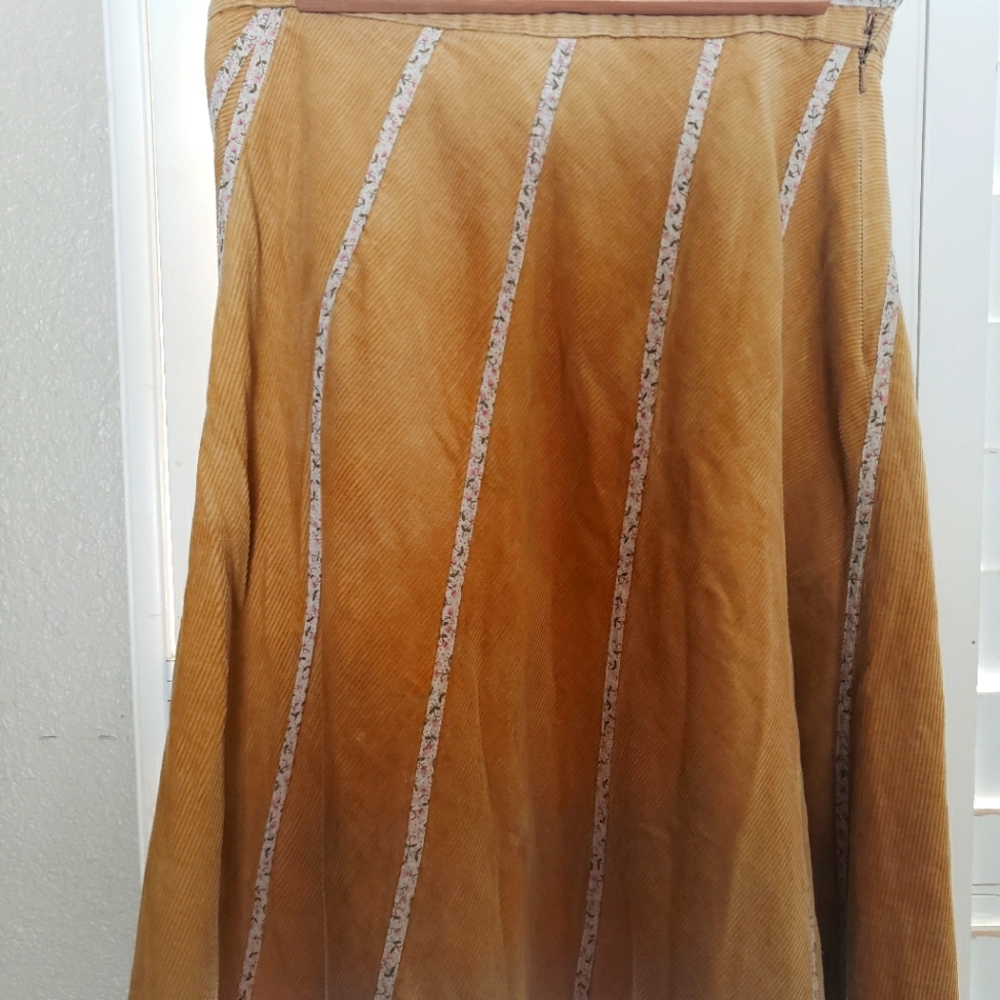 Prairie Courdoroy Windsor Skirt Tan Size 11